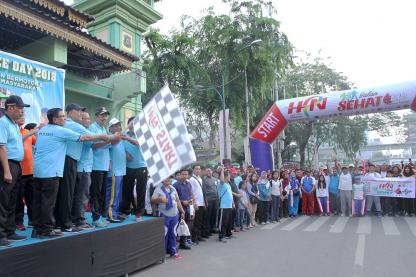 Gubsu Lepas Jalan Santai dalam rangka HPN Tingkat Provsu